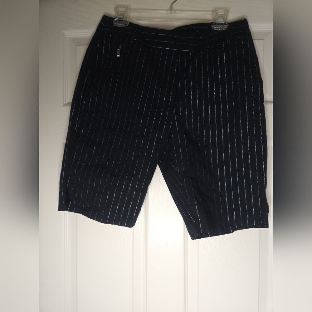 Bette& Court 10 Black Metalic Striped Pockets Zipper High Rise Women’s Shorts